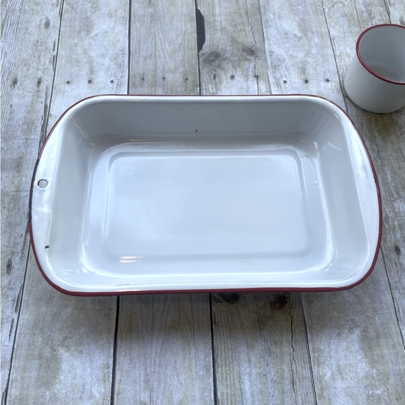 Vintage Enamelware Cake Pan - Picture 1 of 9